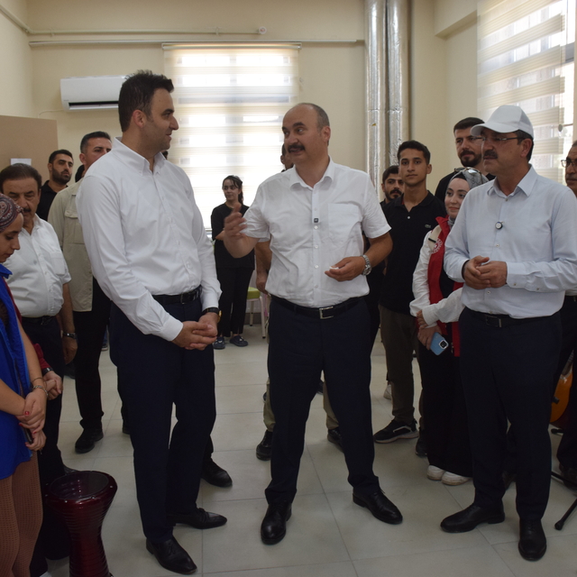 Batman Valisi Canalp Hasankeyf'te Gençlik Merkezi'ni inceledi