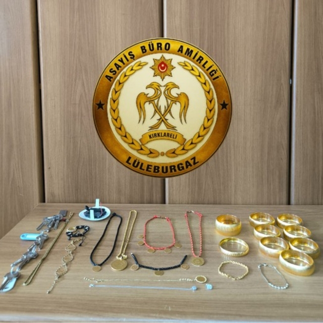 Kırklareli'nde hırsızlık suçundan tutuklanan zanlının evinde çok sayıda ziy...