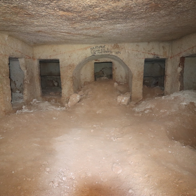 Şanlıurfa'da bulunan kaya mezarı kayıt altına alındı