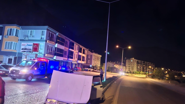 Isparta'da refüje çıkan otomobil sürücüsü yaralandı