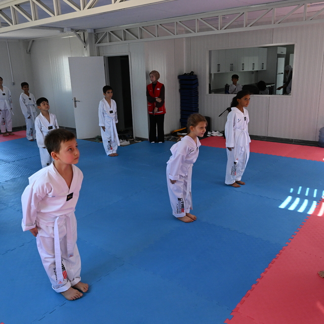 Depremzede çocuklar tekvandoyla rehabilite oluyor