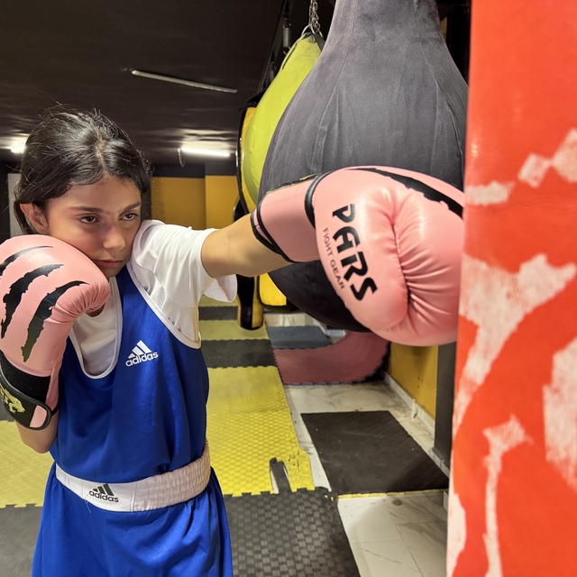 Siirtli 11 yaşındaki Eylül, boksta şampiyon babasının izinden gidiyor