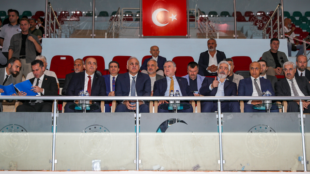 Gençlik ve Spor Bakanı Bak, Türkiye Karate Premier Ligi Rıdvan Gümüş Etabı müsabakalarını izledi: