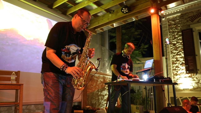 Doktorların kurduğu müzik grubu, doğa ve can dostları için sahne alıyor