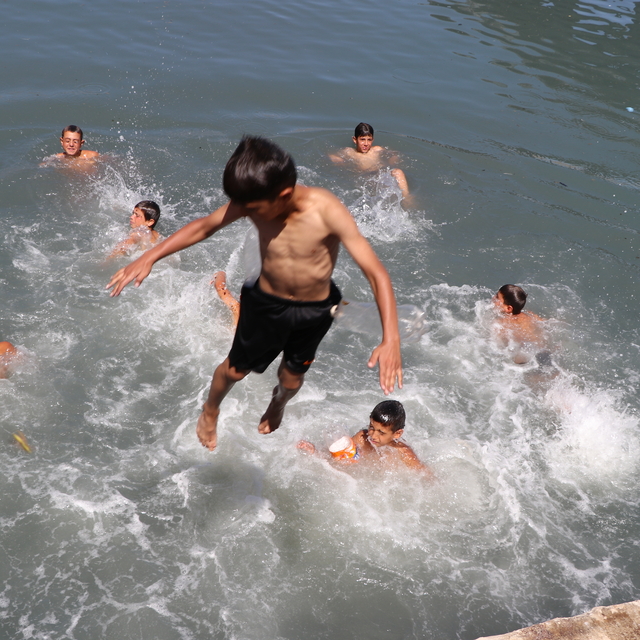 Van Gölü'nde saçları sararan çocuklar, Galatasaray maçına davet edildi