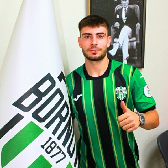 Bornova 1877'den sol bek transferi