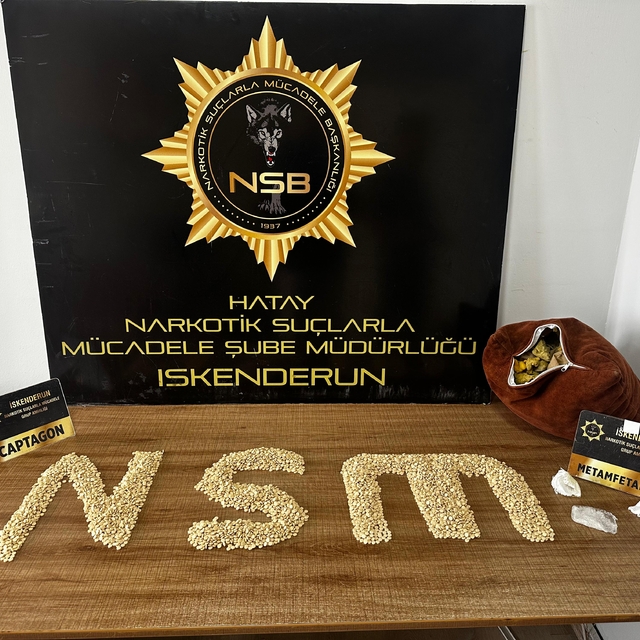 Hatay'da otomobilde yastığa gizlenmiş 8 bin uyuşturucu hap ele geçirildi