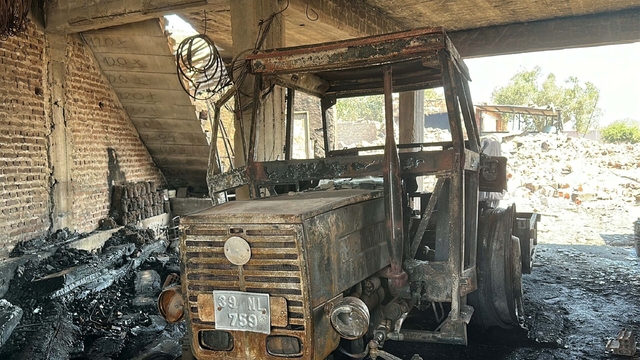 Çanakkale'deki orman yangını ikinci gününde; yanan alanlar ve evler havadan görüntülendi (5)