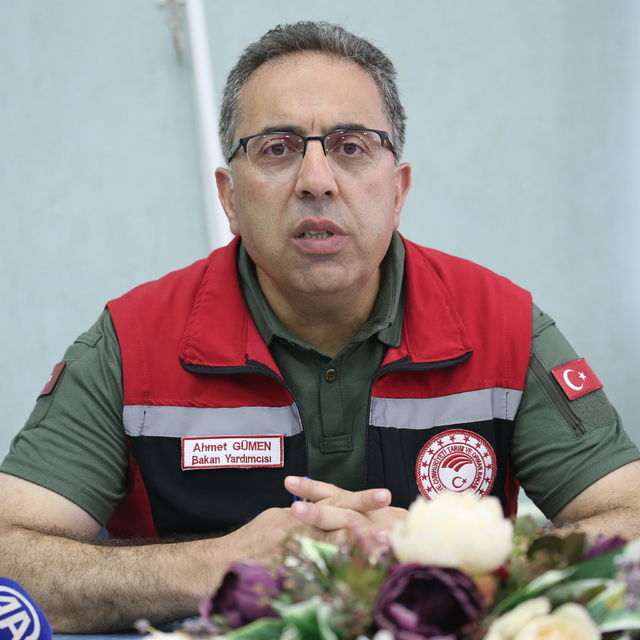 Tarım ve Orman Bakan Yardımcısı Gümen, Kars'taki şap hastalığına ilişkin ko...