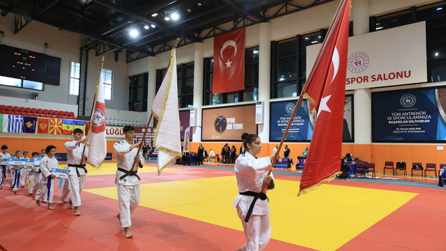21 Yaş Altı Balkan Judo Şampiyonası Edirne'de başladı