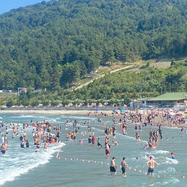 Sinop'ta 1 çocuk denizde boğulma tehlikesi geçirdi