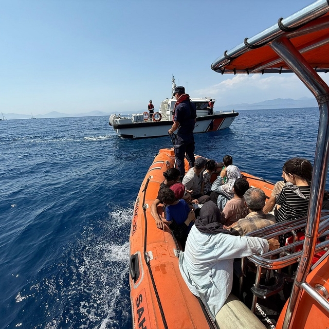Fethiye'de 37 düzensiz göçmen kurtarıldı