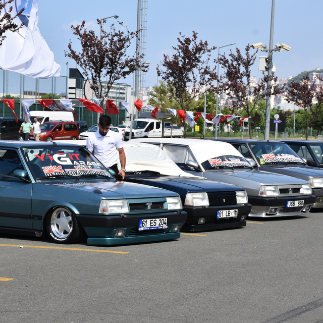 Modifiye araç tutkunları Trabzon'da düzenlenen festivalde bir araya geldi