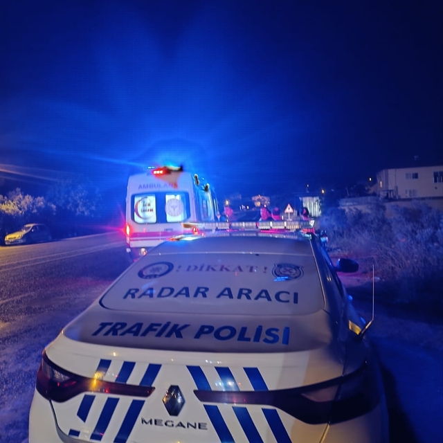 Mersin'de devrilen motosikletteki 2 kişi yaralandı