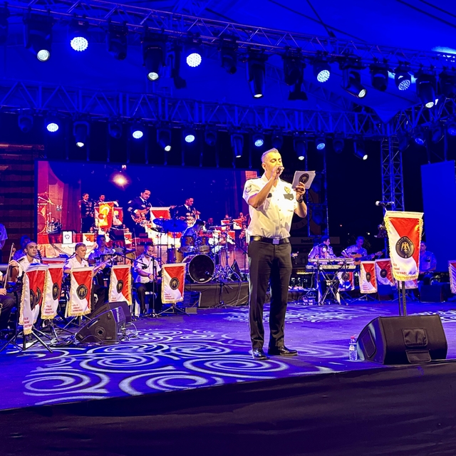 Polis Akademisi Armoni Orkestrası Kırşehir'de Neşet Ertaş türkülerini sesle...