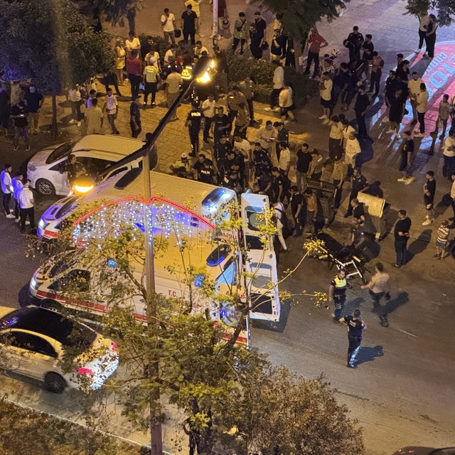 Adana'da devrilen motosikletteki 2 polis yaralandı