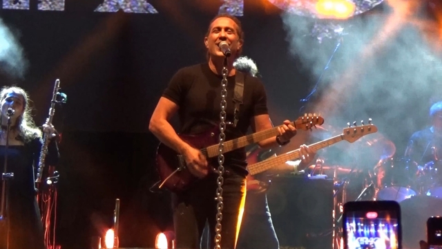 Şarkıcı Kıraç Adana'da konser verdi