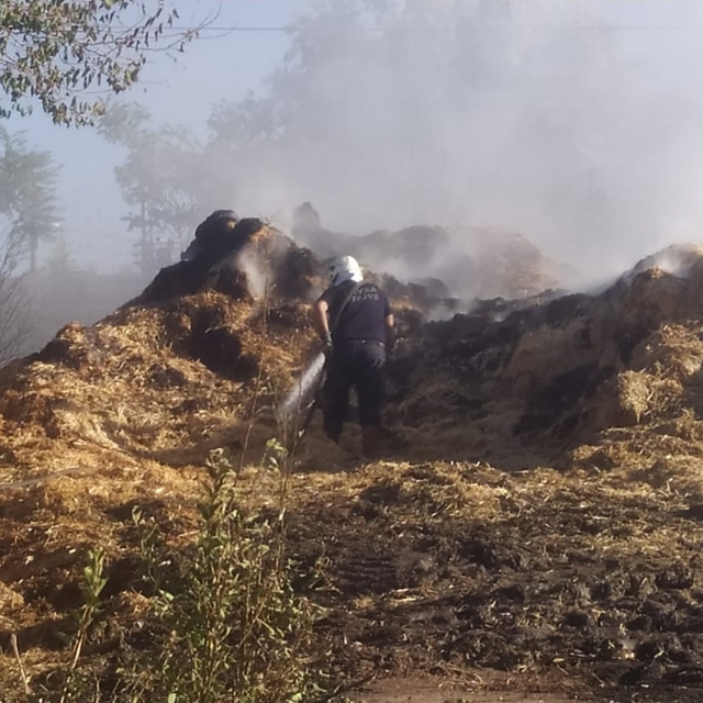 Edirne'de çıkan yangında yaklaşık 500 balya saman zarar gördü