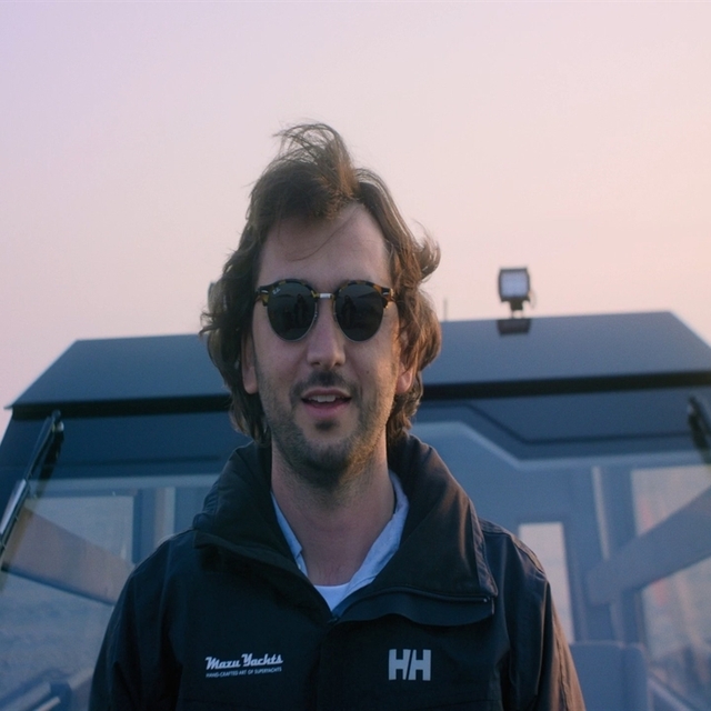 Teknesi parçalanmış halde bulunan iş insanını 13 kurbağa adam arıyor