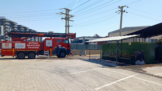 Batman'da marketin jeneratör kısmında çıkan yangın söndürüldü