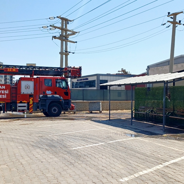 Batman'da marketin jeneratör kısmında çıkan yangın söndürüldü