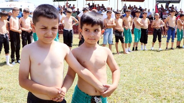 Pehlivanlar Erzurum Ovası'nda peşrev çekti