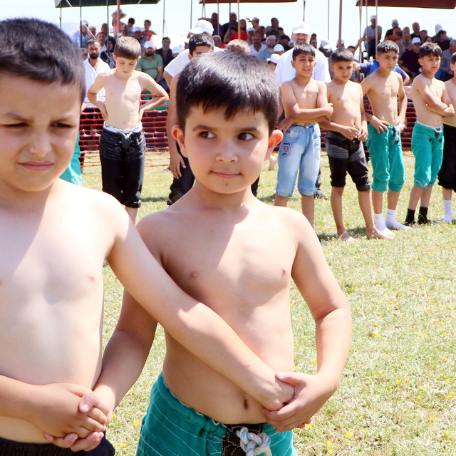 Pehlivanlar Erzurum Ovası'nda peşrev çekti