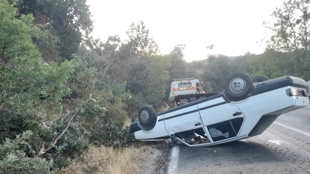 Kiraz'da devrilen otomobildeki 2 kişi yaralandı