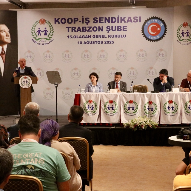 TÜRK-İŞ Genel Başkan Yardımcısı Eyüp Alemdar, Trabzon'da genel kurula katıl...