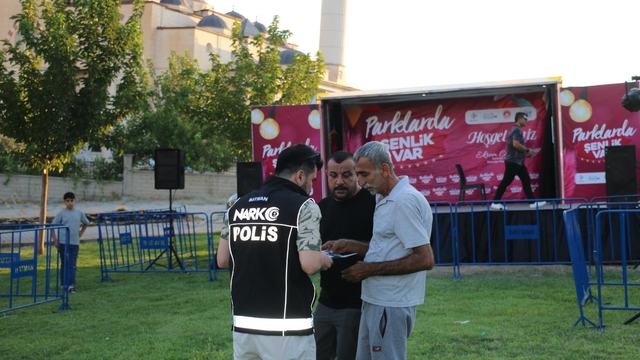 Batman'da uyuşturucuyla mücadele kapsamında broşür dağıtıldı