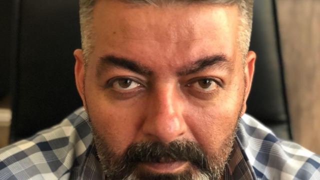 Refüjdeki ağaca çarpan motosikletin sürücüsü öldü