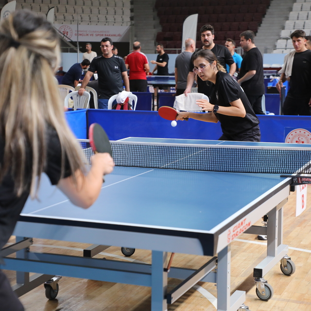 Antakya'da masa tenisi turnuvası düzenlendi