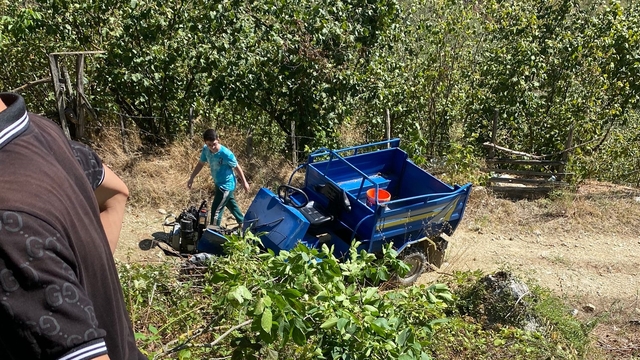 Düzce'de devrilen tarım aracındaki 4 kişi yaralandı
