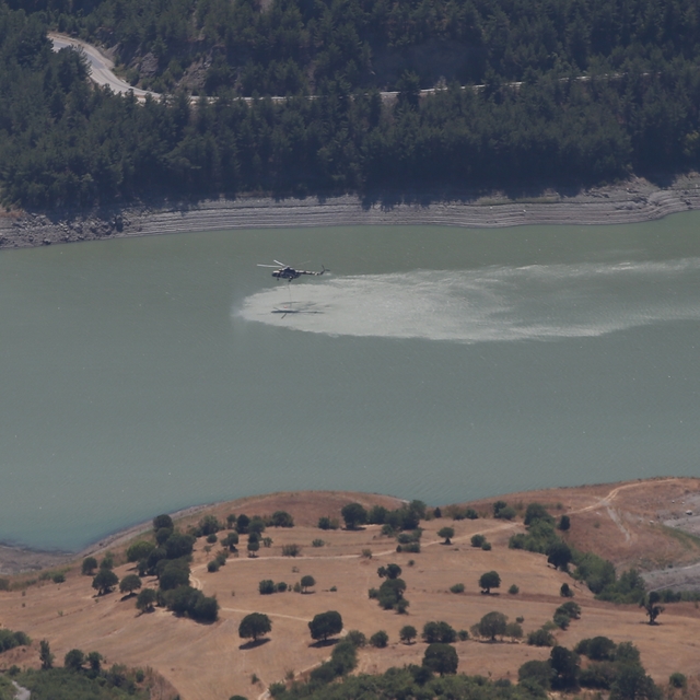 GÜNCELLEME 2 - Sinop'ta çıkan orman yangınına müdahale ediliyor