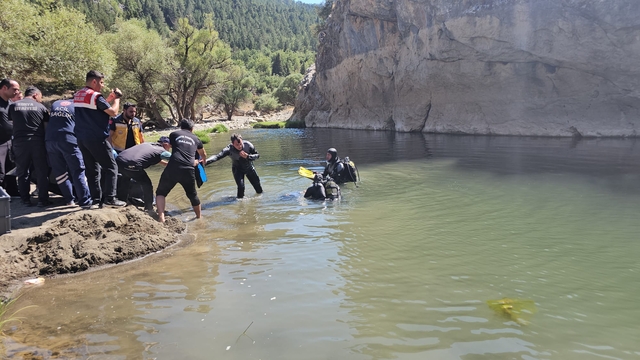 Derede çırpınan kardeşini kurtarmak istedi; ikisi de boğuldu