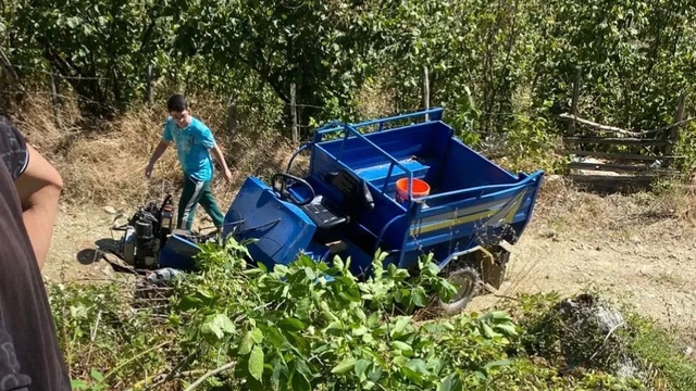 Düzce'de fındık işçilerinin taşındığı patpat devrildi: 4 yaralı