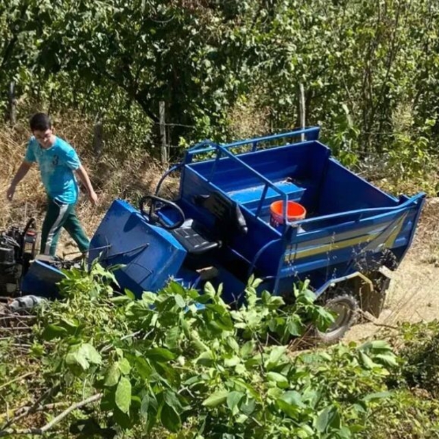 Düzce'de fındık işçilerinin taşındığı patpat devrildi: 4 yaralı