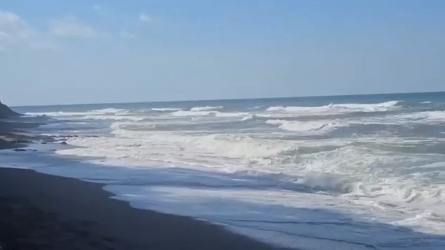 Akçakoca'da yasağa rağmen denize giren kadın, boğulma tehlikesi geçirdi