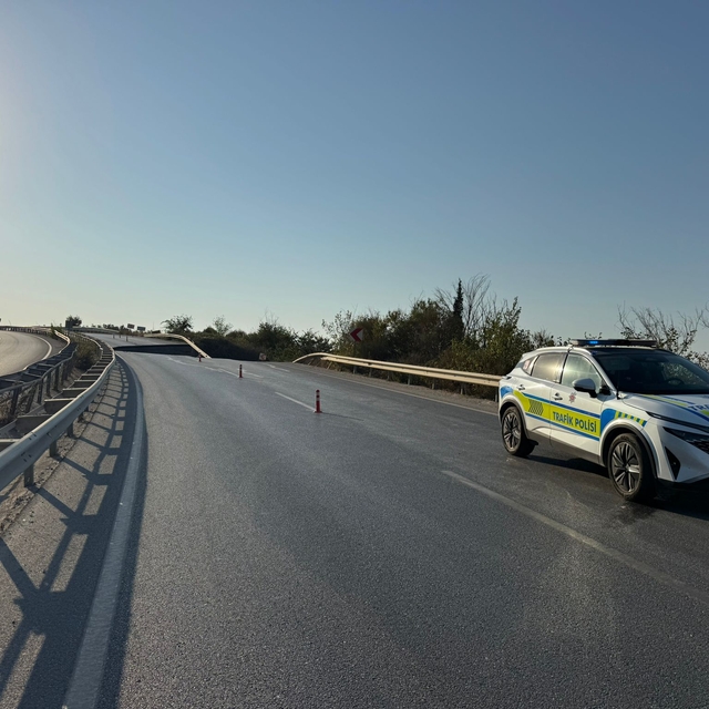 Söke-Kuşadası kara yolu çökme nedeniyle ulaşıma kapatıldı