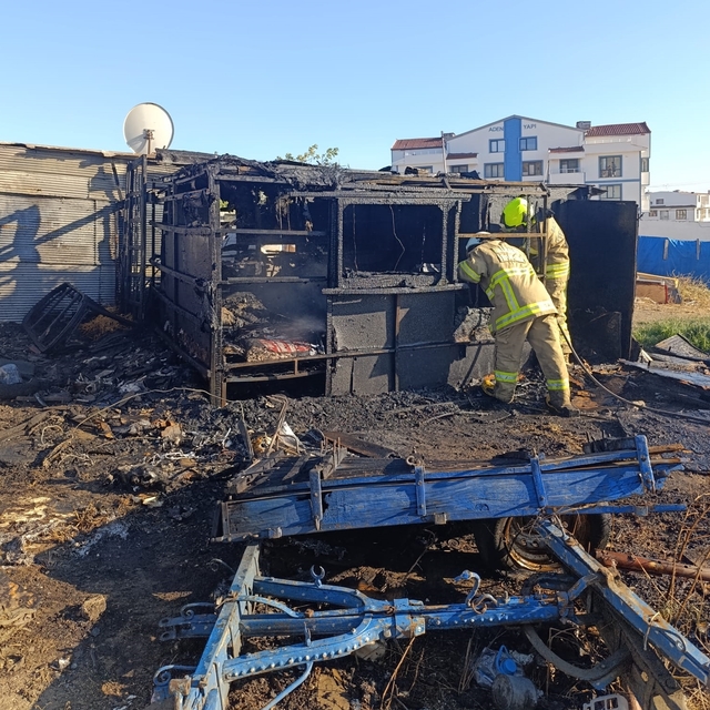 Balıkesir'de hurdalıkta çıkan yangın söndürüldü