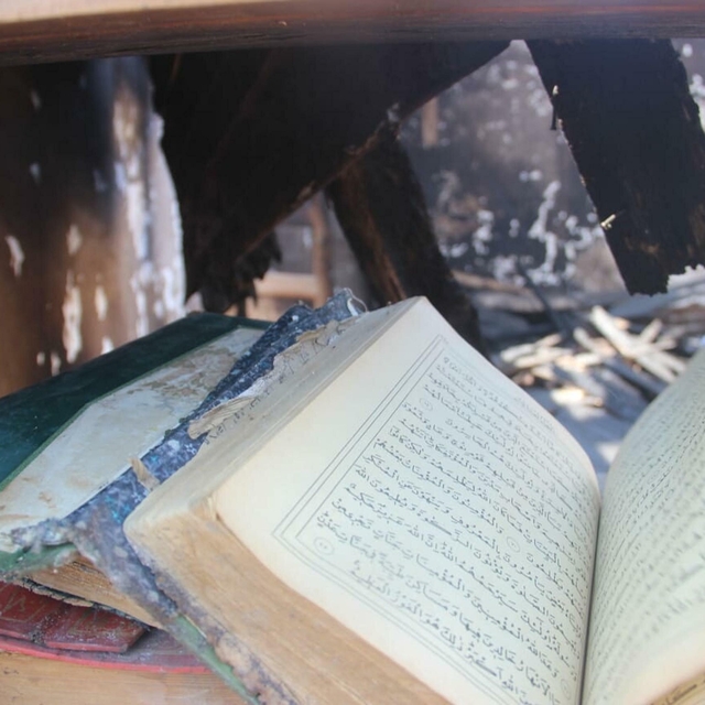 Çanakkale'deki yangında tüm eşyaların yandığı evde Kur'an-ı Kerim zarar gör...