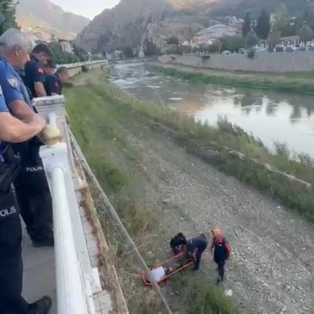 8 metreden nehir kıyısına düşüp yaralandı