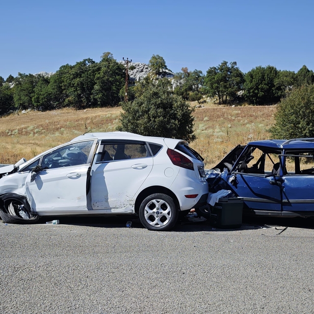 Konya'da üç aracın karıştığı kazada 7 kişi yaralandı