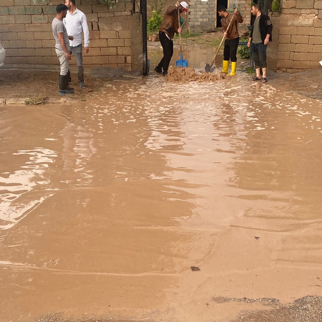 Van'da sağanak sele neden oldu; dereler taştı, bahçeler su altında kaldı
