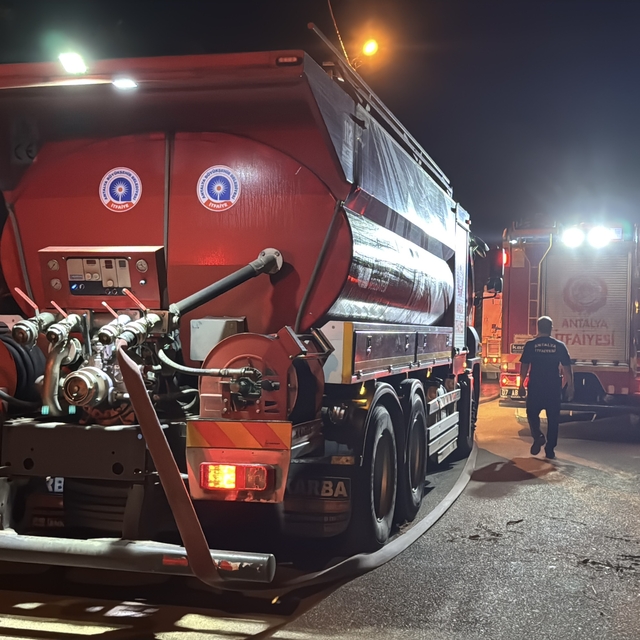 Antalya'da yangın çıkan ev kullanılamaz hale geldi