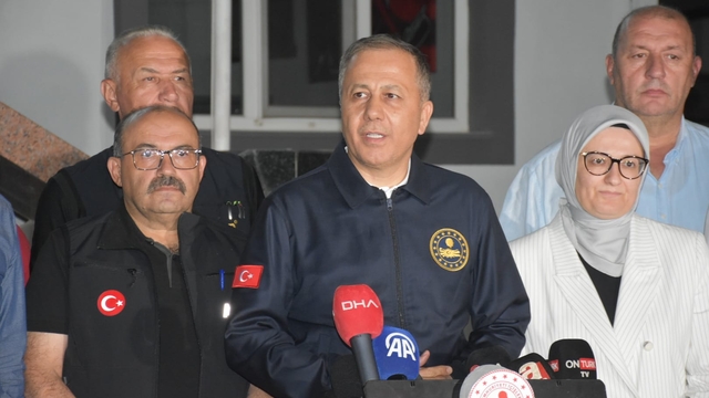 Balıkesir'de 6.1 büyüklüğünde deprem: 1 ölü, 29 yaralı (2)