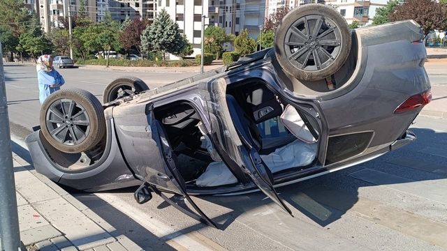 Gaziantep'te iki otomobilin çarpıştığı kazada 1 kişi yaralandı