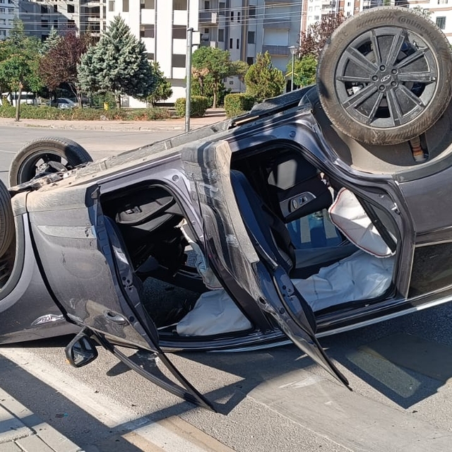 Gaziantep'te iki otomobilin çarpıştığı kazada 1 kişi yaralandı