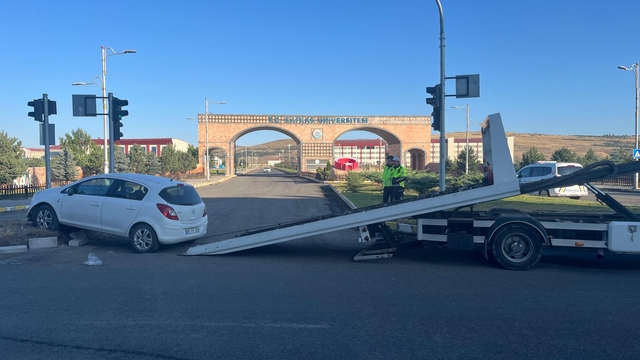 Kars'ta araç kullanırken kalp krizi geçiren sürücü öldü