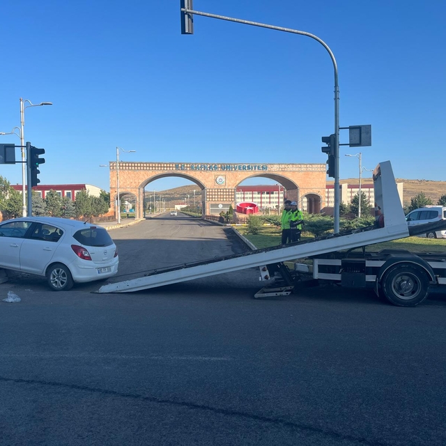 Kars'ta araç kullanırken kalp krizi geçiren sürücü öldü